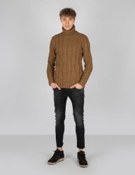 Xagon Man Sweter "Turtleneck" | A21081J10301 | Mężczyzna | Piaskowy. Swetry nierozpinane Xagon, m, bez wzorów, z tkaniny, bez kołnierzyka, bez ramiączek. W wyprzedaży za 359.00 zł.