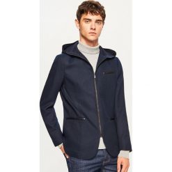 Marynarka z kapturem slim fit - Granatowy. Garnitury marki Reserved. W wyprzedaży za 179.99 zł.