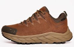 Buty turystyczne męskie Karrimor Goshawk Low. Brązowe buty turystyczne Karrimor, z aplikacjami, z materiału, bez zapięcia, trekkingowe. Za 269.99 zł.