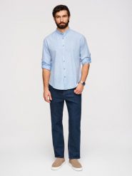 Koszula męska w paski ze stójką z lnem - biało-niebieska V2 - Rozmiar: S. Niebieskie koszule Ombre Clothing, na lato, m, bez wzorów, z bawełny, bez kołnierzyka, bez ramiączek. W wyprzedaży za 181.99 zł.