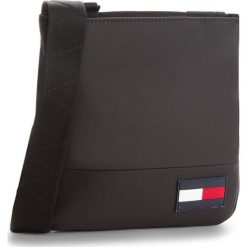 Saszetka TOMMY HILFIGER - Escape Mini Crossover AM0AM03420 002. Saszetki i nerki marki Tommy Hilfiger. W wyprzedaży za 199.00 zł.