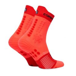 Skarpety wysokie unisex Compressport. Czerwone skarpety Compressport, bez wzorów. Za 89.99 zł.
