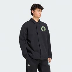 KURTKA MERCEDES - AMG PETRONAS FORMULA 1 TEAM LIGHTS ON. Czarne kurtki Adidas, s, bez wzorów, z materiału, bez kaptura. Za 599.00 zł.