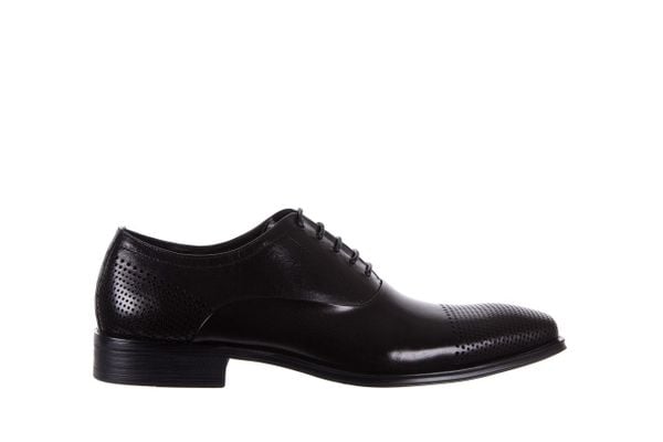 Półbuty Bayla-122 AT1328-1 Black, Czarny, Skóra naturalna - 42. Czarne eleganckie półbuty Bayla, bez wzorów, z materiału, bez obcasa, bez zapięcia. W wyprzedaży za 134.10 zł.