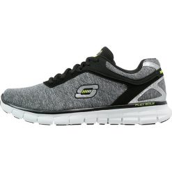 Skechers Sport SYNERGY Tenisówki i Trampki light grey/black. Trampki marki Skechers Sport. W wyprzedaży za 239.20 zł.