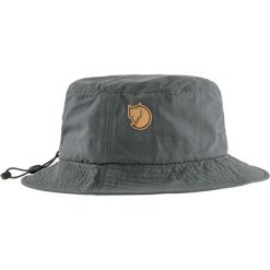 Czapka Fjall Raven Travellers Mt Hat Dorośli. Szare czapki z daszkiem Fjällräven, bez wzorów, z bawełny. Za 317.99 zł.