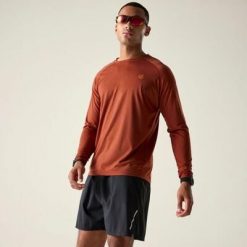 Męska koszulka z długim rękawem Agile do wędrówek. Brązowe bluzki z długim rękawem Dare 2B, m, bez wzorów, z lyocellu, bez kołnierzyka, bez ramiączek. Za 199.99 zł.