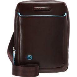 Piquadro SQUARE CROSS BODY BAG Torba na ramię mahogany. Torby na laptopa marki Piquadro. W wyprzedaży za 395.85 zł.