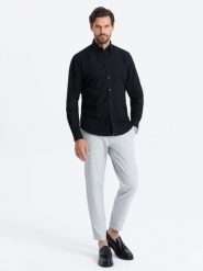 Klasyczna bawełniana koszula męska typu Oxford REGULAR – czarna V3 - Rozmiar: M. Czarne koszule Ombre Clothing, l, bez wzorów, z bawełny, bez kołnierzyka, bez ramiączek. W wyprzedaży za 49.99 zł.