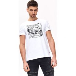 T-SHIRT Z NADRUKIEM. Bluzki z długim rękawem marki TOP SECRET. W wyprzedaży za 24.99 zł.
