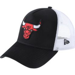 Czapka "Chicago Bulls" w kolorze czarno-białym. Czapki z daszkiem marki Street & Sports Wear. W wyprzedaży za 55.95 zł.