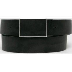 Calvin Klein - Pasek skórzany. Czarne paski CALVIN KLEIN, bez wzorów, z materiału. W wyprzedaży za 239.90 zł.
