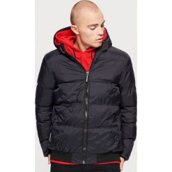 Pikowana kurtka z kapturem - Czarny. Kurtki Cropp. Za 139.99 zł.