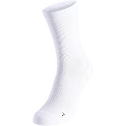 Skarpetki klasyczne Odlo ESSENTIAL Socks crew. Białe skarpety ODLO, bez wzorów, z elastanu. Za 59.99 zł.