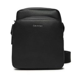 Saszetka Calvin Klein. Czarne saszetki i nerki CALVIN KLEIN, bez wzorów. Za 219.99 zł.
