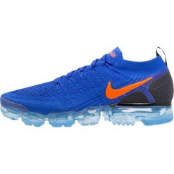 Nike Performance AIR VAPORMAX FLYKNIT 2 Obuwie do biegania treningowe racer blue/total crimson/black. Buty do biegania marki Nike Performance, z materiału. Za 879.00 zł.