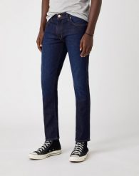 SPODNIE MĘSKIE WRANGLER TEXAS SLIM LUCKY STAR W12SAO990 112126502. Niebieskie spodnie materiałowe Wrangler, na co dzień, l, bez wzorów, z bawełny, eleganckie. Za 209.99 zł.
