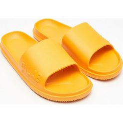 Klapki - Żółty. Żółte klapki Cropp. W wyprzedaży za 19.99 zł.