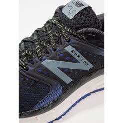New Balance M 1080 LONDON Obuwie do biegania treningowe black. Buty treningowe marki New Balance, z materiału. Za 669.00 zł.