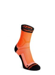 Skarpety biegowe Dynafit Alpine Short Sock. Brązowe skarpety Dynafit, bez wzorów, z materiału. Za 100.00 zł.