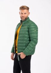 Lekka, pikowana kurtka J-ELZO. Zielone kurtki Volcano, m, bez wzorów, z dzianiny, bez kaptura. Za 299.99 zł.