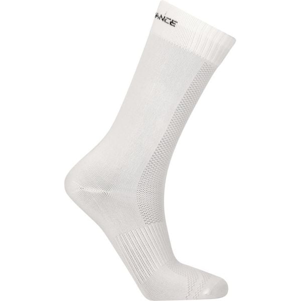 Skarpetki Endurance Dingwall. Białe skarpety Endurance, bez wzorów. W wyprzedaży za 26.00 zł.