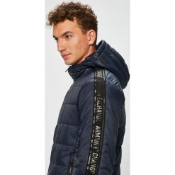 Armani Exchange - Kurtka. Kurtki marki Armani Exchange. W wyprzedaży za 679.90 zł.