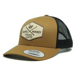 Czapka typu trucker – 6 paneli / dla dorosłych / uniwersalny (karmelowo-czarna). Brązowe czapki z daszkiem SURF MONKEY, bez wzorów. Za 179.95 zł.