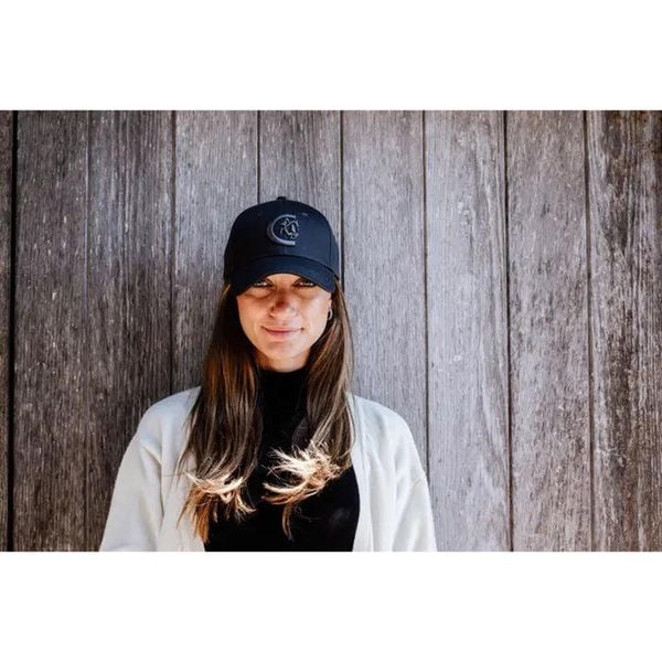 Czapka z daszkiem Kentucky. Niebieskie czapki z daszkiem KENTUCKY HORSEWEAR, bez wzorów. Za 177.00 zł.