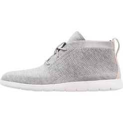 UGG FREAMON HYPERWEAVE Sneakersy wysokie seal. Buty sportowe casual marki UGG. W wyprzedaży za 384.30 zł.