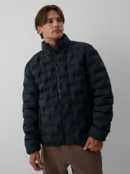 4F Kurtka z wypełnieniem syntetycznym męska - czarna XXL. Czarne kurtki przeciwdeszczowe 4F, m, bez wzorów, z materiału, bez kaptura. Za 349.99 zł.