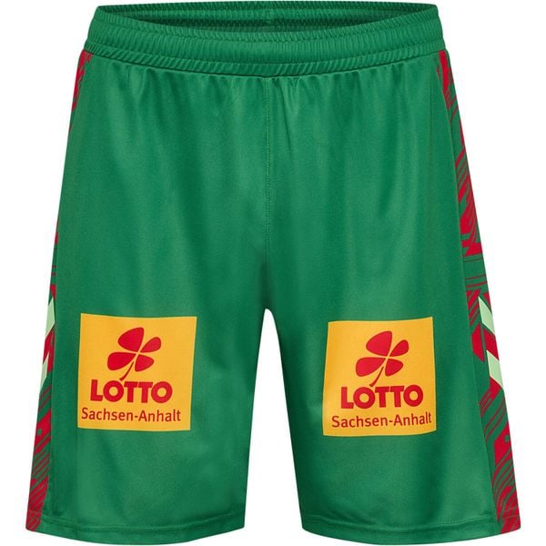 Krótki domowy strój FC Magdeburg 2025/26. Zielone szorty Hummel, l, bez wzorów, sportowe. Za 225.00 zł.