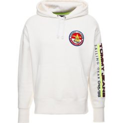 Tommy Jeans 90S Bluza z kapturem white. Bluzy marki Tommy Jeans. W wyprzedaży za 449.25 zł.