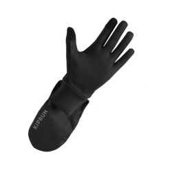 Rękawiczki do biegania Kiprun Evolutiv V2. Czarne rękawiczki KIPRUN, bez wzorów, z materiału. Za 49.99 zł.