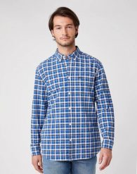 KOSZULA MĘSKA WRANGLER LS 1PKT BUTTON DOWN NAVY W5A3TS114 112130036. Niebieskie koszule Wrangler, m, bez wzorów, bez kołnierzyka, bez ramiączek. Za 129.99 zł.