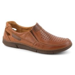 Olivier Buty Mokasyny męskie skórzane na lato 602 Ax brązowe. Brązowe mokasyny w ażurowe wzory, ze skóry, bez obcasa, bez zapięcia. Za 335.76 zł.