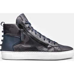 Granatowe trampki męskie. Buty sportowe casual marki Kazar. Za 569.00 zł.