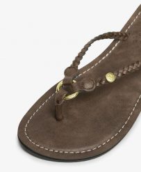 Superdry plecione klapki z ekoskóry – Fudge Brown. Brązowe klapki Superdry. Za 129.40 zł.