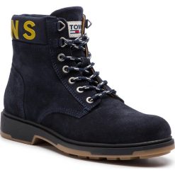 Kozaki TOMMY JEANS - Suede Boot EM0EM00235 Black Iris 431. Kozaki marki Tommy Jeans. Za 599.00 zł.