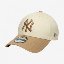 Czapka baseballówka z daszkiem New Era New York Yankees. Brązowe czapki z daszkiem New Era, bez wzorów, z bawełny. Za 79.99 zł.
