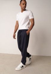 Granatowe Spodnie Dresowe z Bawełną ze Ściągaczami Hailise. Niebieskie spodnie materiałowe Born2be, na co dzień, m, bez wzorów, z bawełny, sportowe. Za 89.99 zł.