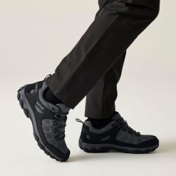 Buty męskie trekkingowe niskie z membraną Edgepoint IV. Szare buty trekkingowe Regatta, bez wzorów, z syntetyku, bez zapięcia. Za 348.00 zł.