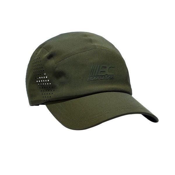 Wodoodporna, oddychająca czapka do biegania PERFORMANCE CAP. Szare czapki z daszkiem BODYCROSS, bez wzorów, z materiału. Za 229.99 zł.