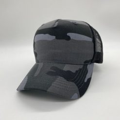 Czapka z daszkiem truckerka Camo graphite. Szare czapki z daszkiem MAGROF, bez wzorów. Za 59.99 zł.
