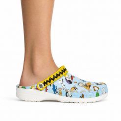 Klapki chodaki sportowe unisex Crocs PEANUTS BAYA CLOG. Niebieskie klapki Crocs, z materiału. Za 229.00 zł.