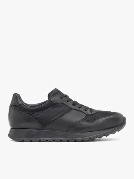 Czarne sportowe półbuty. Czarne eleganckie półbuty Brawo sp. z o.o., bez wzorów, z gumy, bez obcasa, na płaskiej podeszwie, bez zapięcia. Za 549.99 zł.