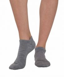 Skarpety krótkie unisex wełniane Brubeck Merino Wool. Czarne skarpety Brubeck, bez wzorów, z dzianiny. Za 26.00 zł.