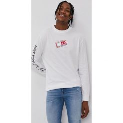 Tommy Jeans - Longsleeve. Białe bluzki z długim rękawem Tommy Jeans, l, bez wzorów, z jeansu, bez kołnierzyka, bez ramiączek. W wyprzedaży za 199.90 zł.