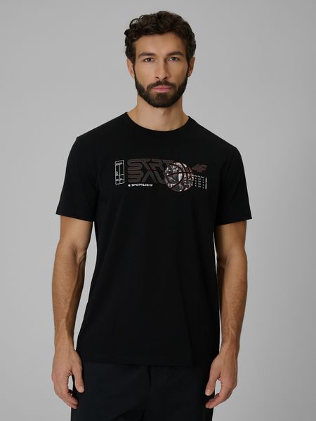4F T-shirt regular z nadrukiem męski - czarny M. Czarne t-shirty 4F, m, bez wzorów, z bawełny, bez kołnierzyka, bez ramiączek. Za 69.99 zł.