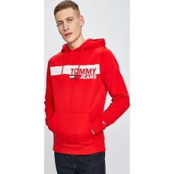 Tommy Jeans - Bluza. Bluzy z kapturem Tommy Jeans. W wyprzedaży za 319.90 zł.